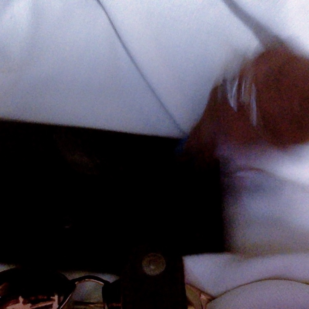 GUESS - Picture 3 of 4